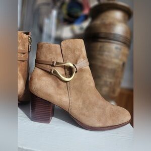 Isola Tan Suede Ankle Boots- size 11- no scuffs - like new!
